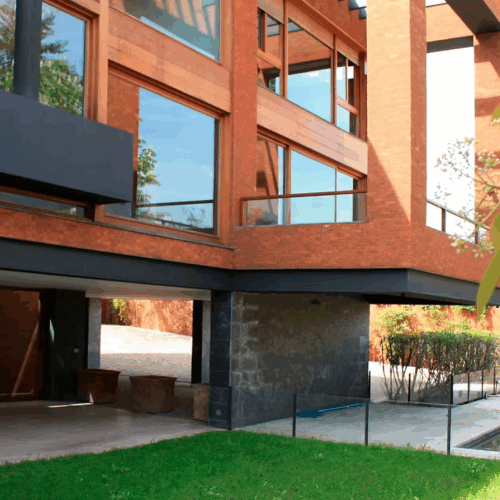 Fachada de trabaja de Global Architecture en Mirasierra